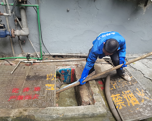 泰丰办事处清掏化粪池