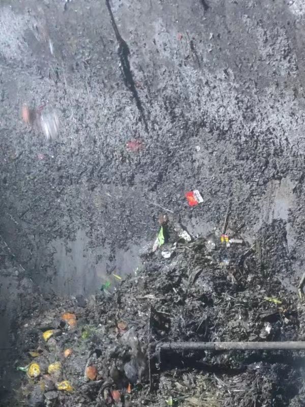 泰丰办事处污水池清理
