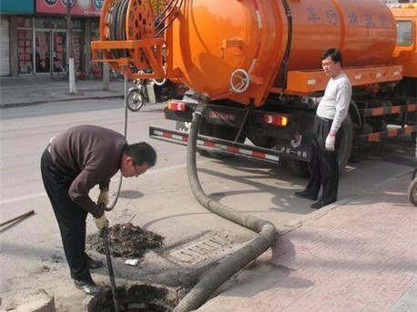 泰丰办事处清掏化粪池，健康生活从这里开始