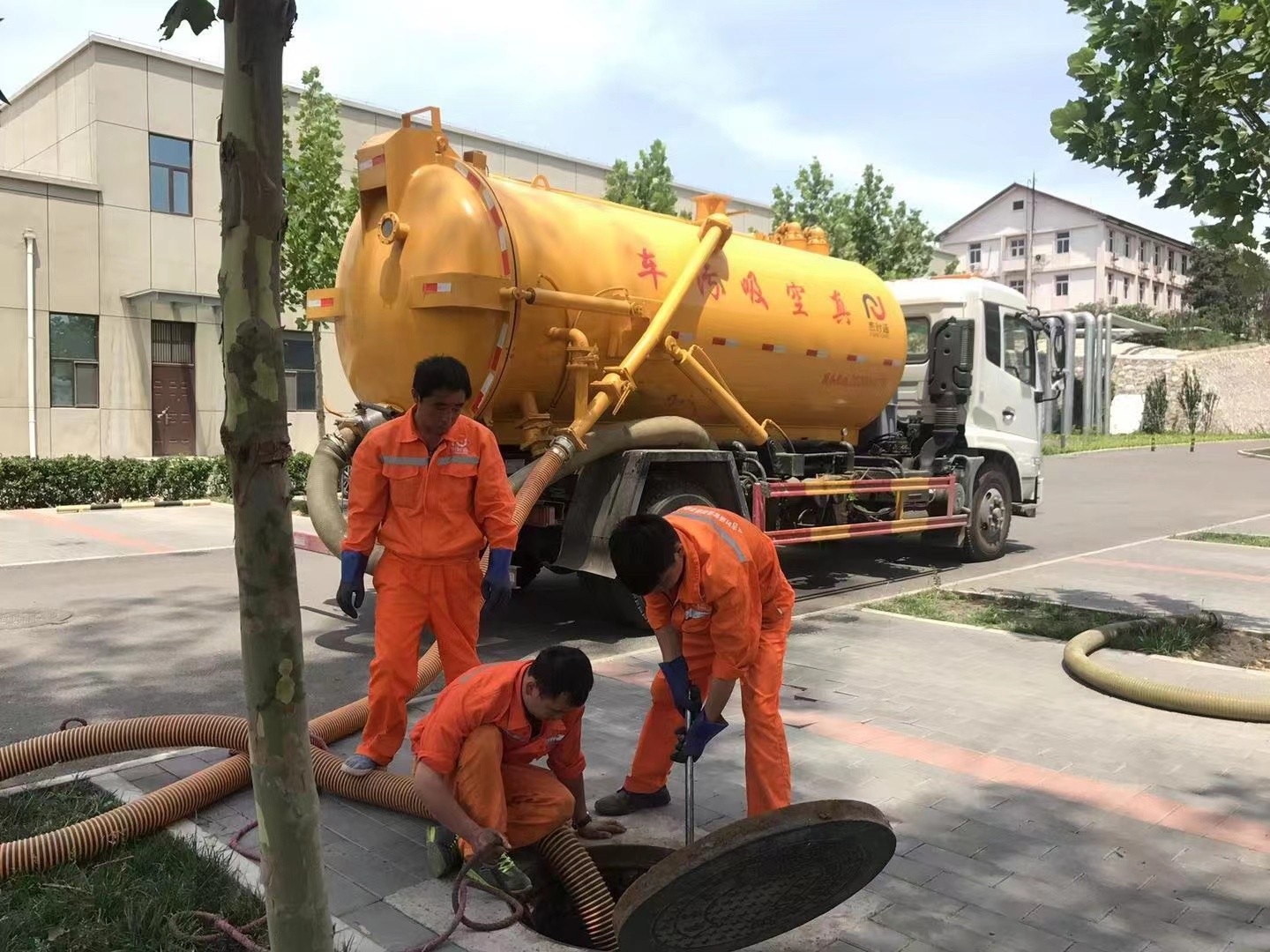 泰丰办事处化粪池清理与5-8吨吸粪车施工效率分析